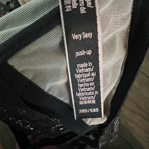 38D Victoria Secret Lace Bras - Picture 3 of 4